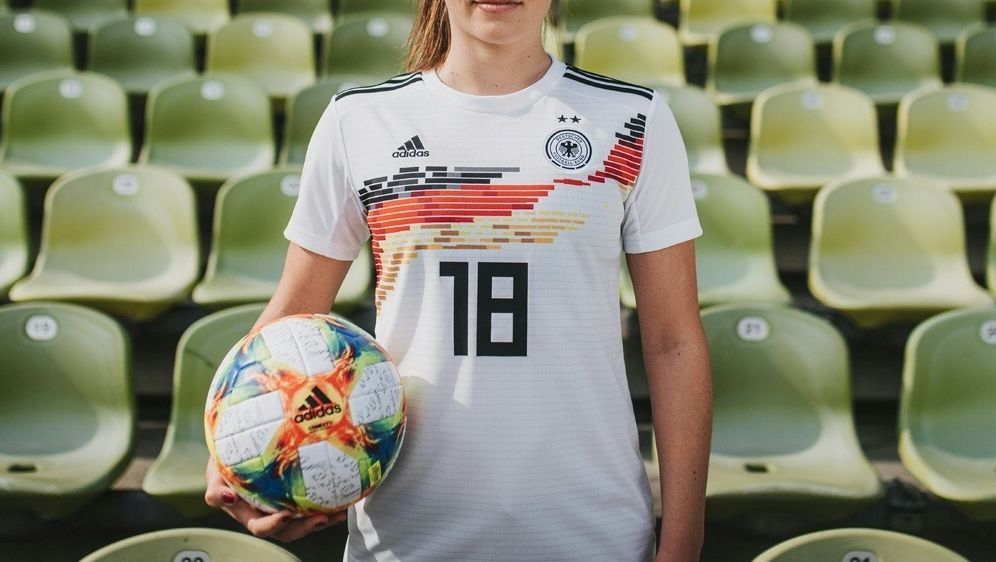 Erinnerung An 19 Wm Heimtrikot Der Dfb Frauen Vorgestellt