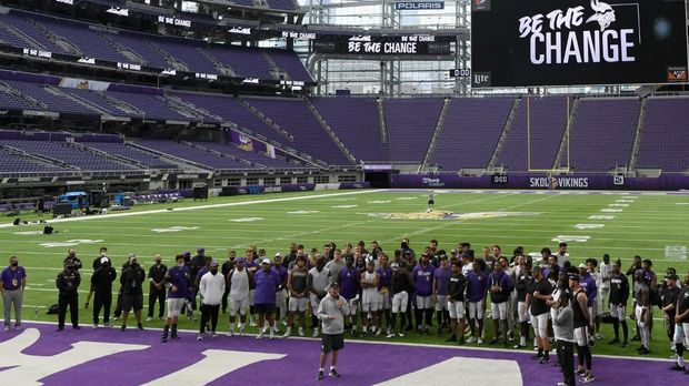 NFL – George Floyd’s family during the Minnesota Vikings game at the stadium