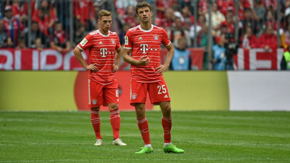 Die Bayern-Stars Thomas Müller und Joshua Kimmich wurden positiv auf Corona ... - Bildquelle: IMAGO/Sven Simon
