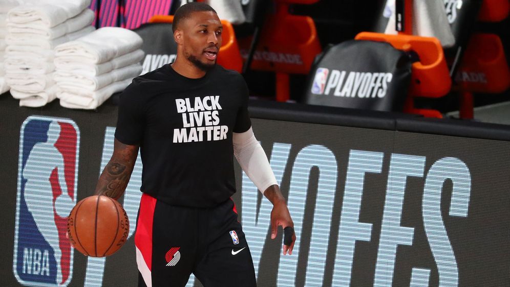 Am Knie Verletzt Trail Blazers Bangen Um Lillard