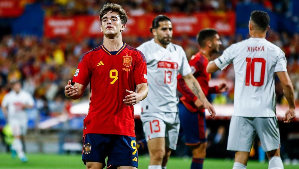 Spanien muss für Platz eins gegen Portugel gewinnen - Bildquelle: AFP/SID/JAVIER SORIANO