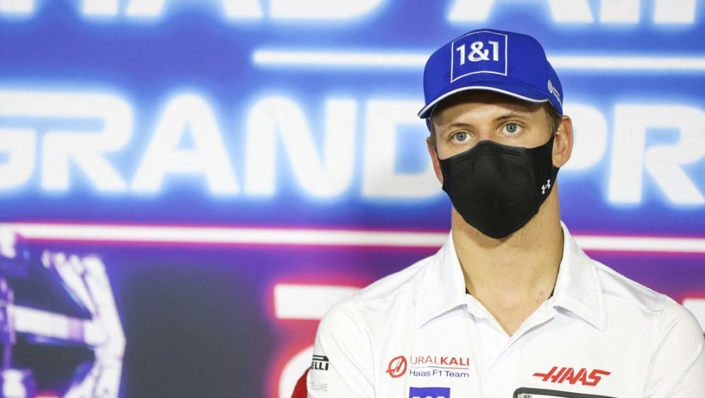 Mick Schumacher blickt auf die neue Formel-1-Saison - Bildquelle: AFP/POOL/SID/ANTONIN VINCENT