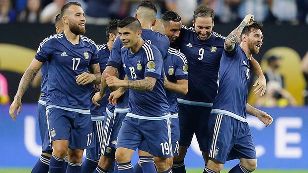 Copa America - Copa: Argentinien zerlegt Klinsmanns US ...