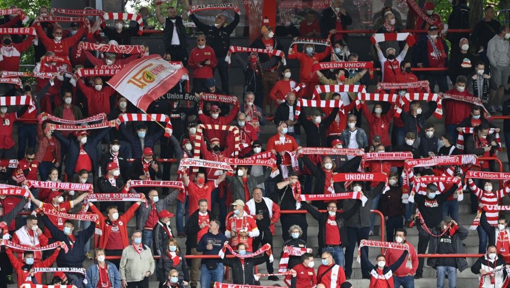 International Unions Rot Weisse Party Im Wohnzimmer Der Blau Weissen Hertha Ran